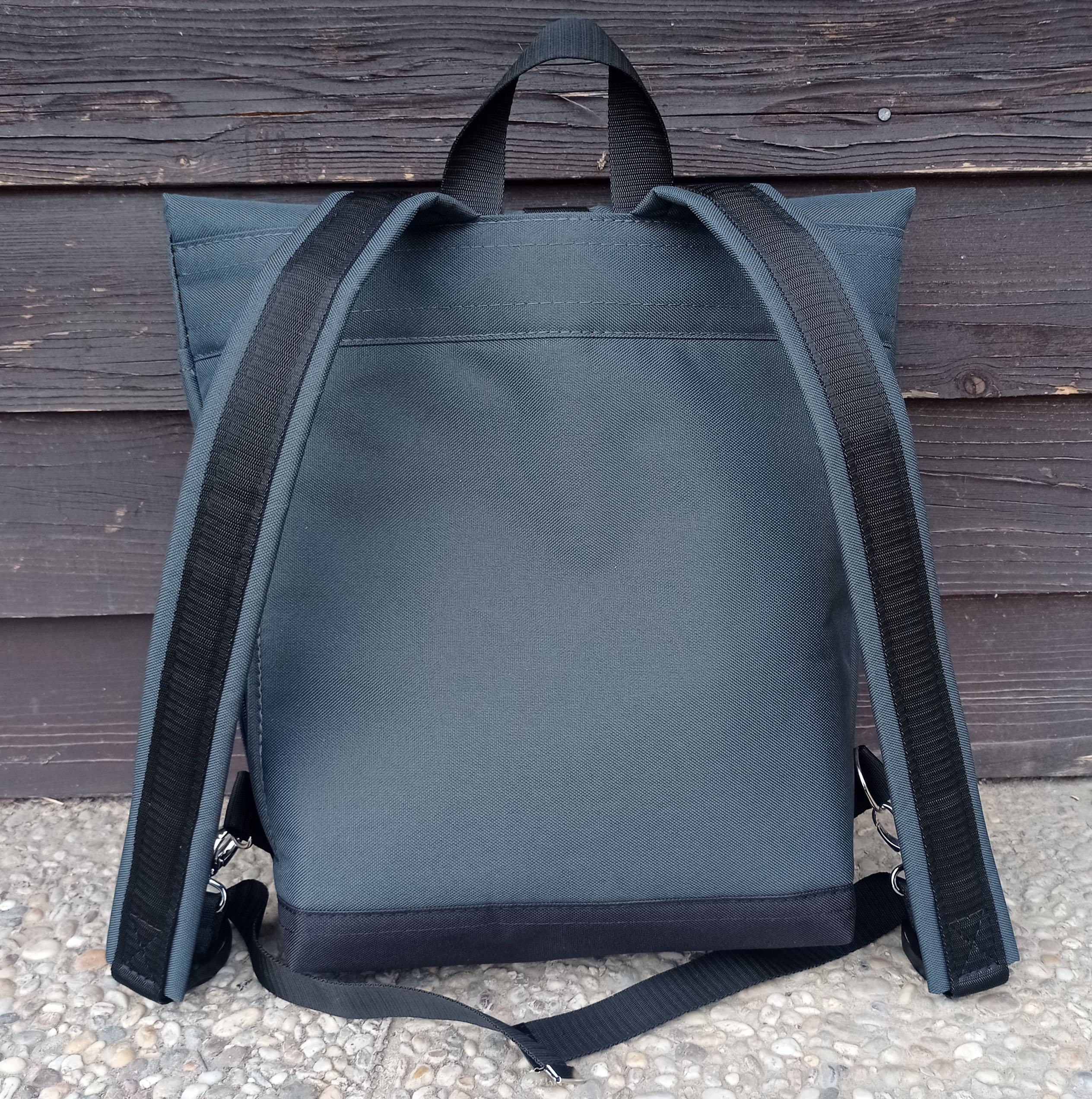 Batoh MAIA 03 se zádovou kapsou