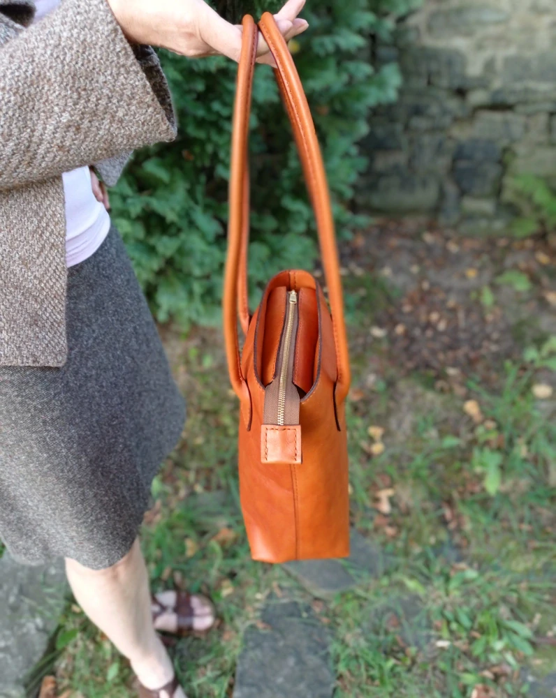 Kožená kabelka Birgit - tamponovaná sv. hnědá