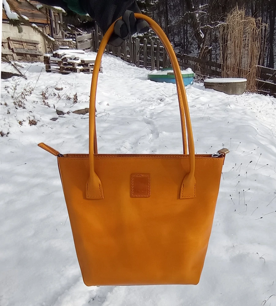 Kožená kabelka Birgit V hořčicová