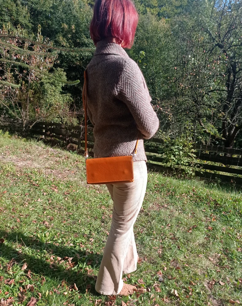 Kožené psaníčko Ebba hořčicové