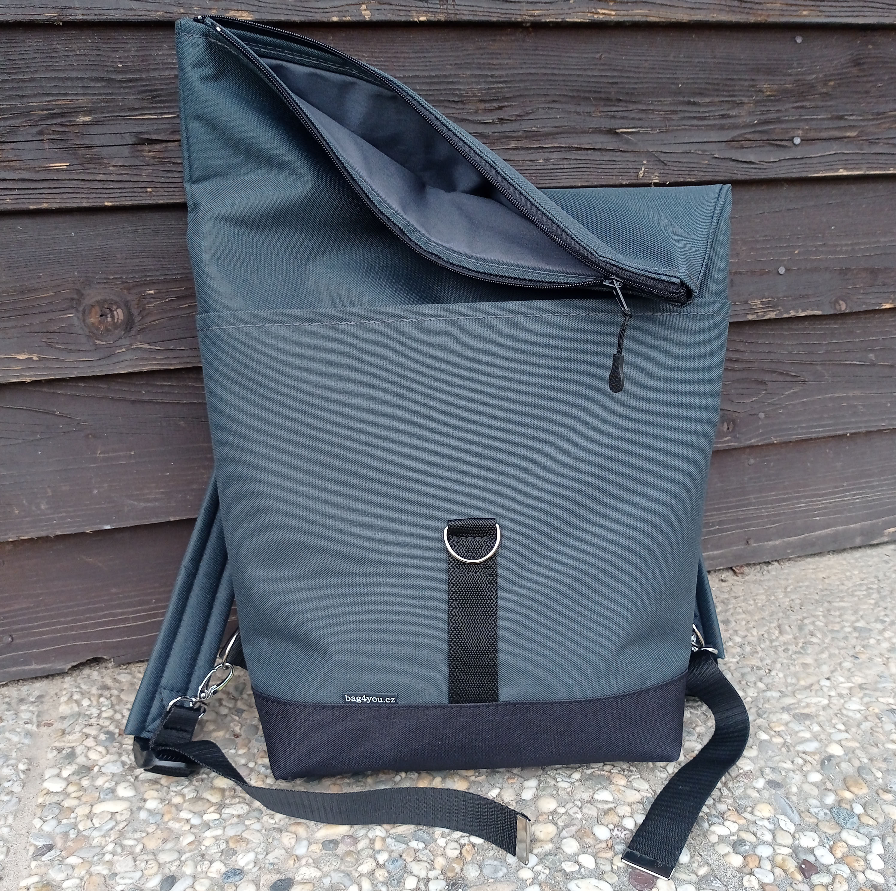 Batoh MAIA 03 se zádovou kapsou