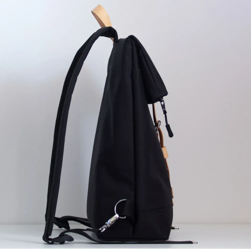 Batoh MAIA 07 se zádovou kapsou