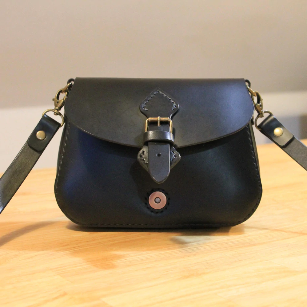 Kožená kabelka Kiara M černá