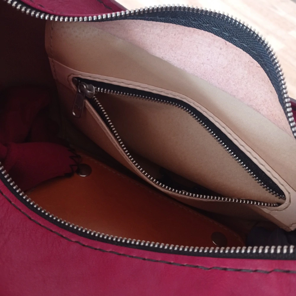 Kožená kabelka Gondola - tamponovaná černá