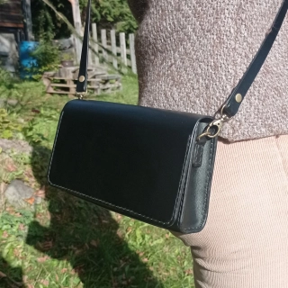 Kožené psaníčko Ebba černé