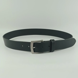 Černý kožený opasek s nerezovou přezkou