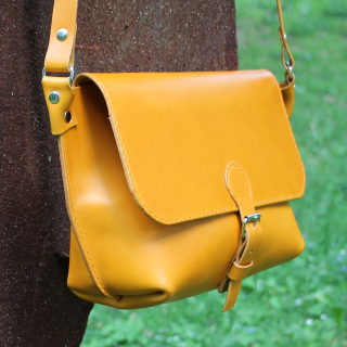 Kožená kabelka Alva hořčicová